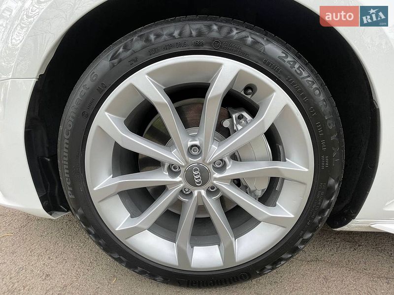 Седан Audi A4 2019 в Ровно