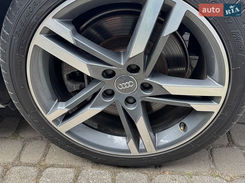 Седан Audi A4 2017 в Львове
