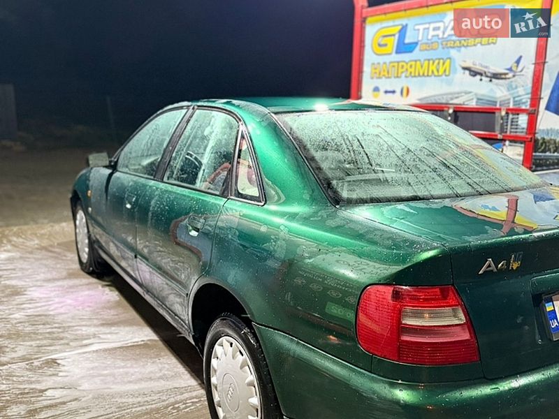 Седан Audi A4 1997 в Черновцах