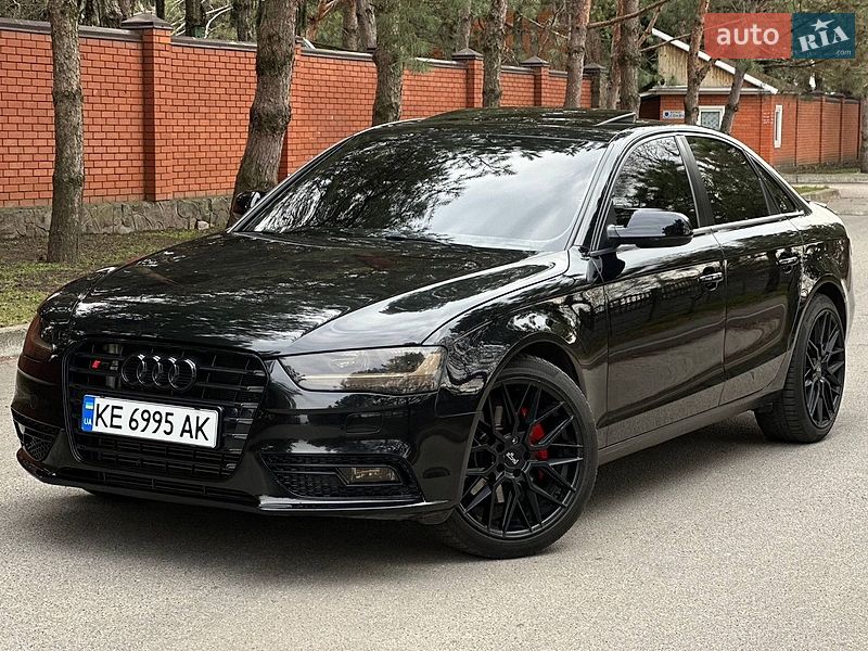 Седан Audi A4 2013 в Дніпрі