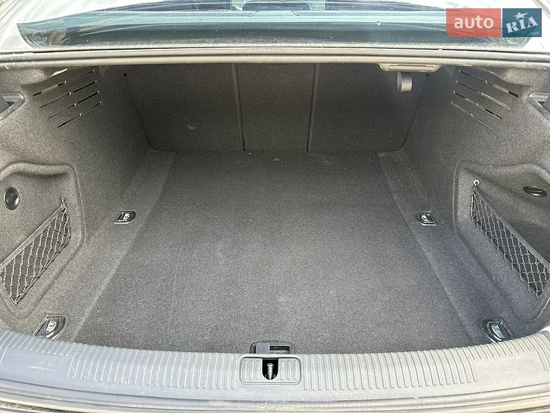 Седан Audi A4 2017 в Львові