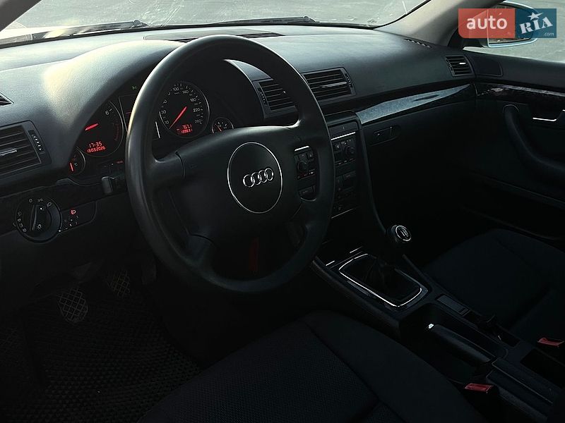 Седан Audi A4 2002 в Краснограді
