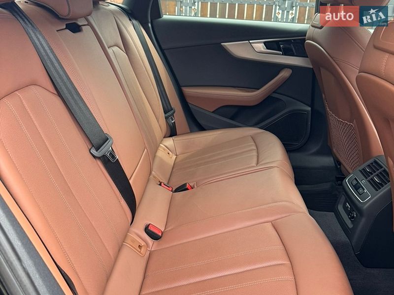 Седан Audi A4 2022 в Львові
