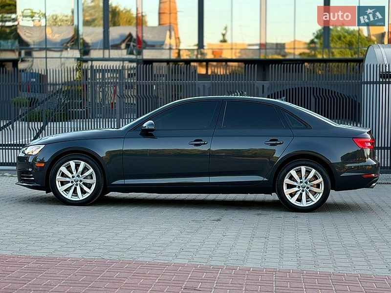 Седан Audi A4 2017 в Львове