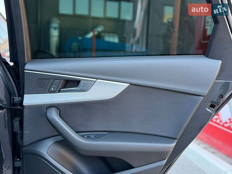 Седан Audi A4 2017 в Львове