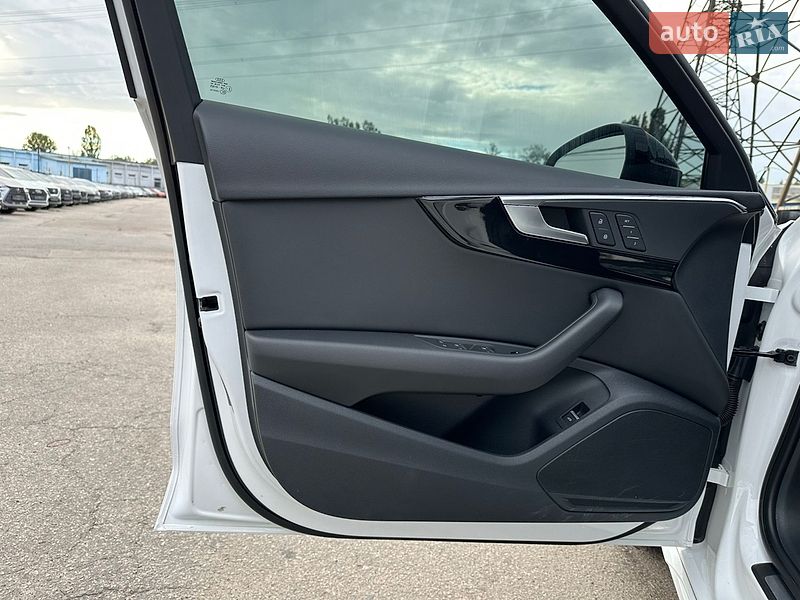 Седан Audi A4 2022 в Харькове