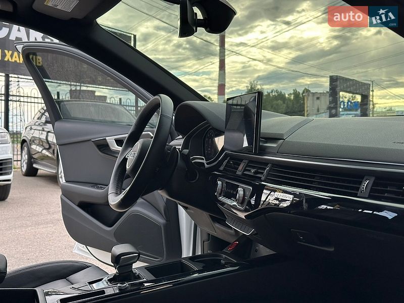 Седан Audi A4 2022 в Харькове