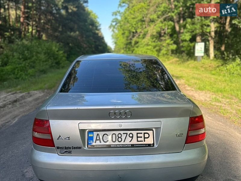 Седан Audi A4 1999 в Киверцах