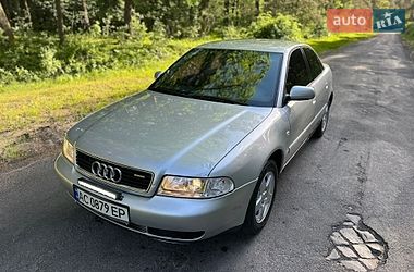 Седан Audi A4 1999 в Киверцах