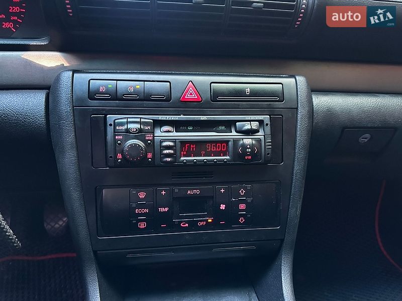 Седан Audi A4 1999 в Киверцах