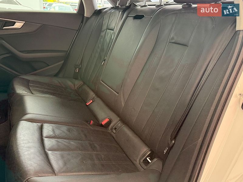 Седан Audi A4 2016 в Львове