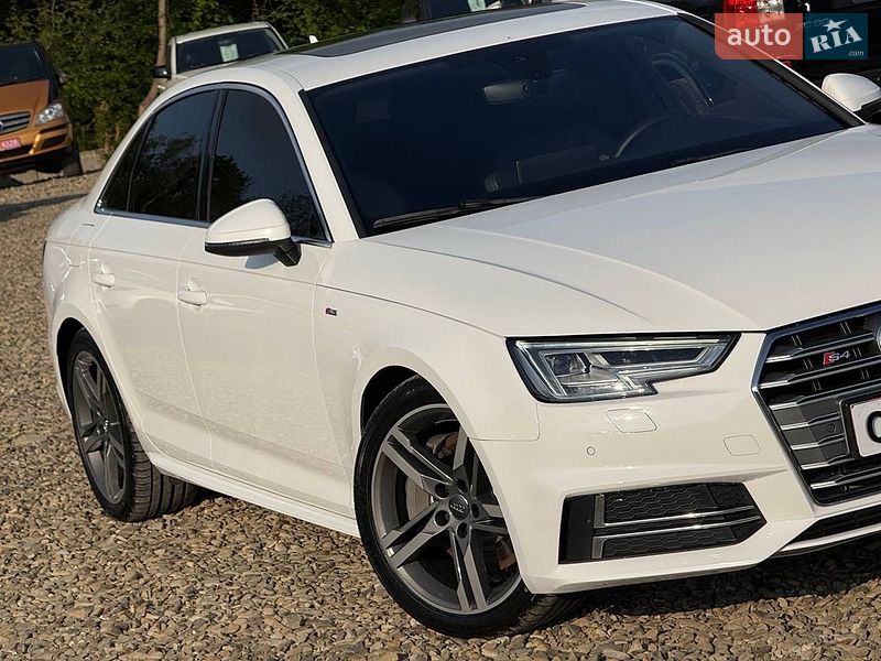 Седан Audi A4 2015 в Стрые