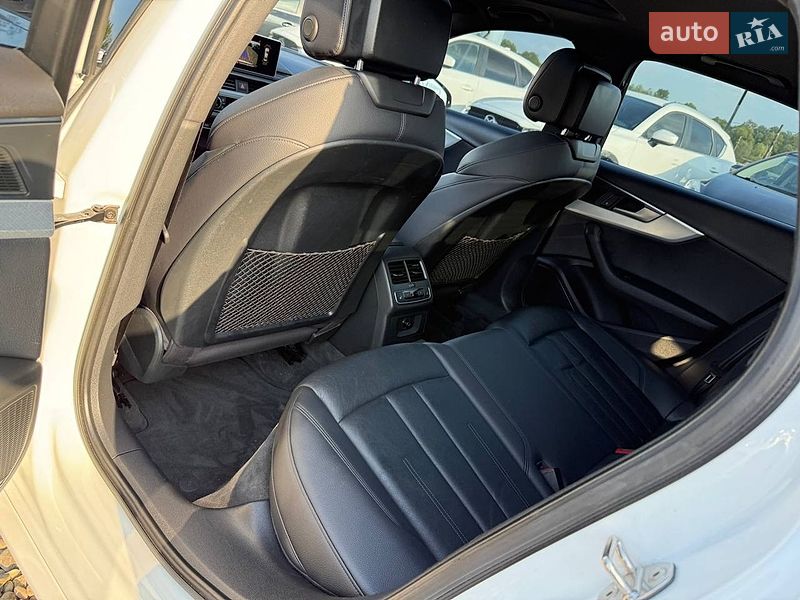 Седан Audi A4 2015 в Стрые