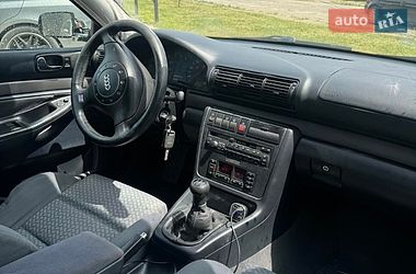 Седан Audi A4 1997 в Черновцах