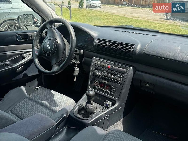 Седан Audi A4 1997 в Черновцах
