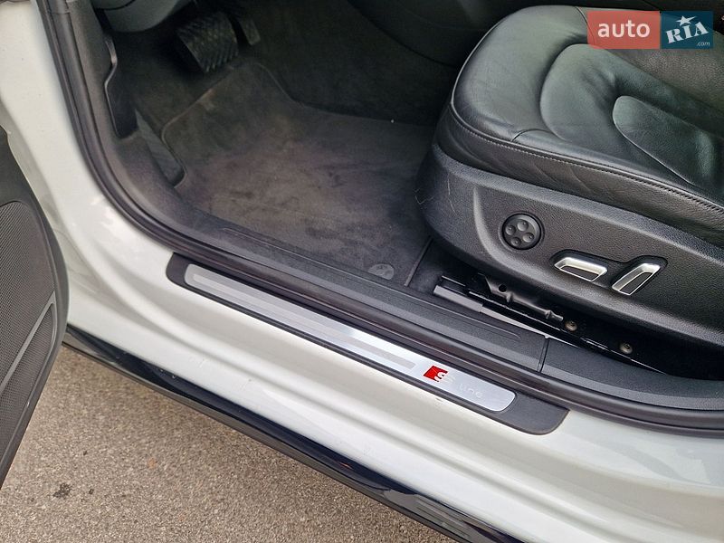 Седан Audi A4 2014 в Виннице