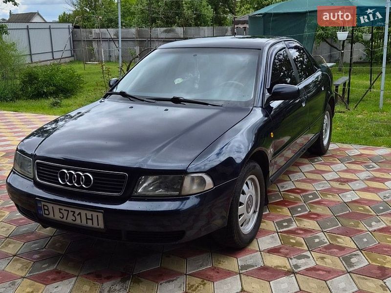 Седан Audi A4 1997 в Хороле