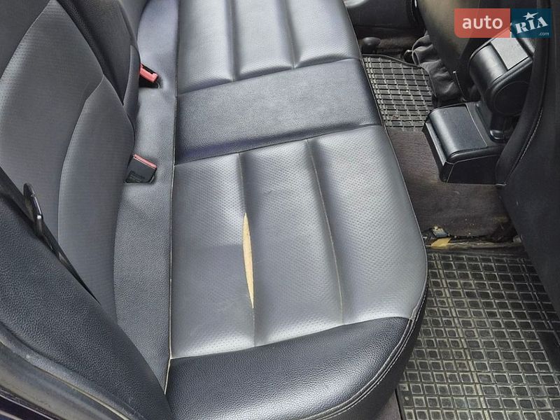 Седан Audi A4 1997 в Хороле