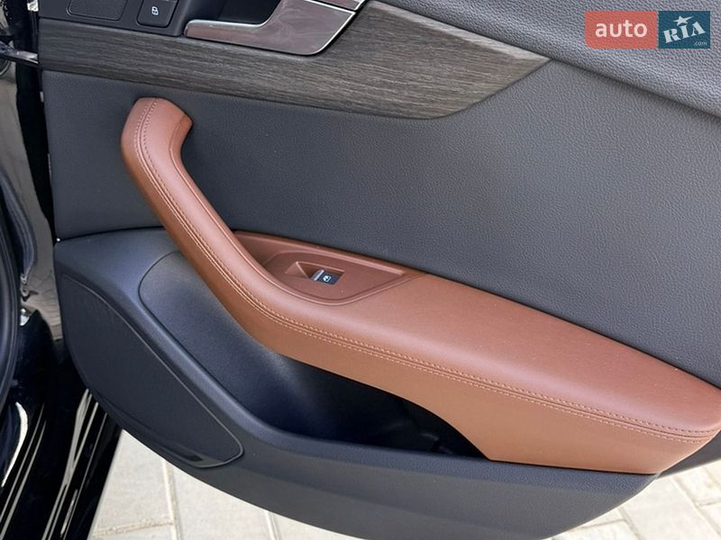 Седан Audi A4 2019 в Львові