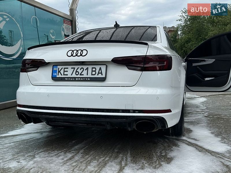Седан Audi A4 2017 в Івано-Франківську