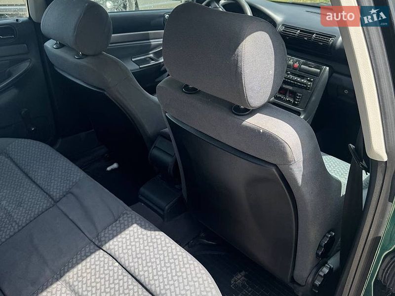 Седан Audi A4 1997 в Чернівцях