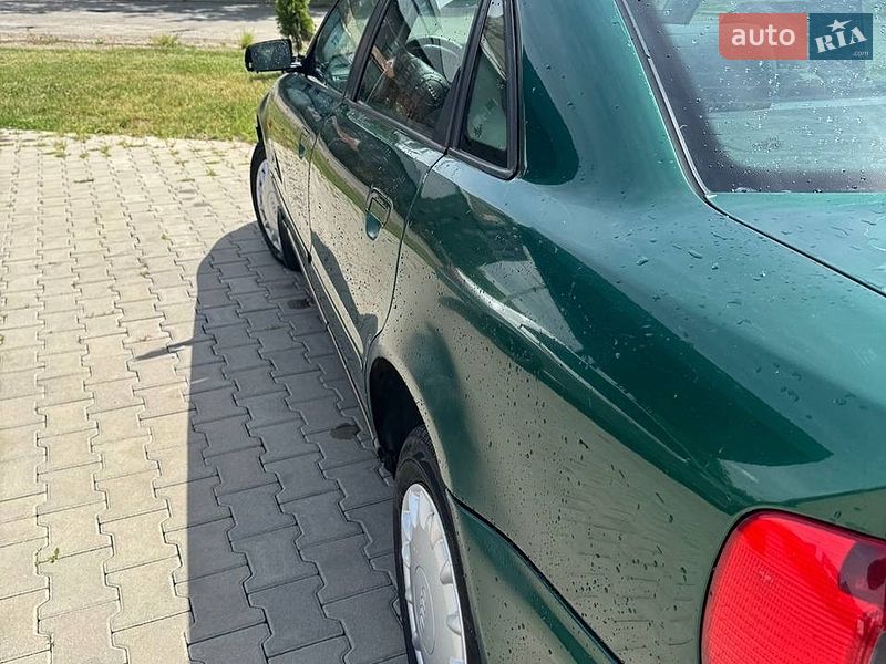 Седан Audi A4 1997 в Чернівцях