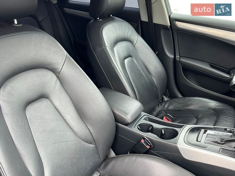 Седан Audi A4 2013 в Львові