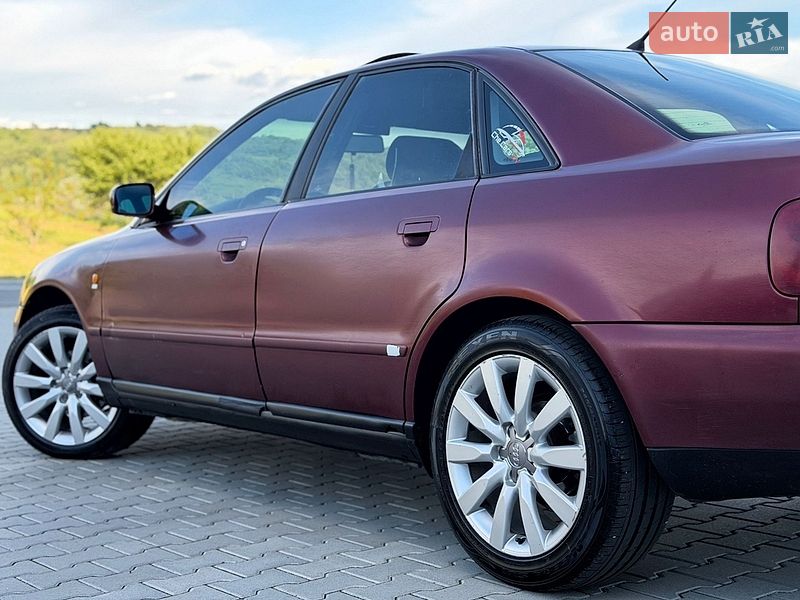 Седан Audi A4 1998 в Черновцах