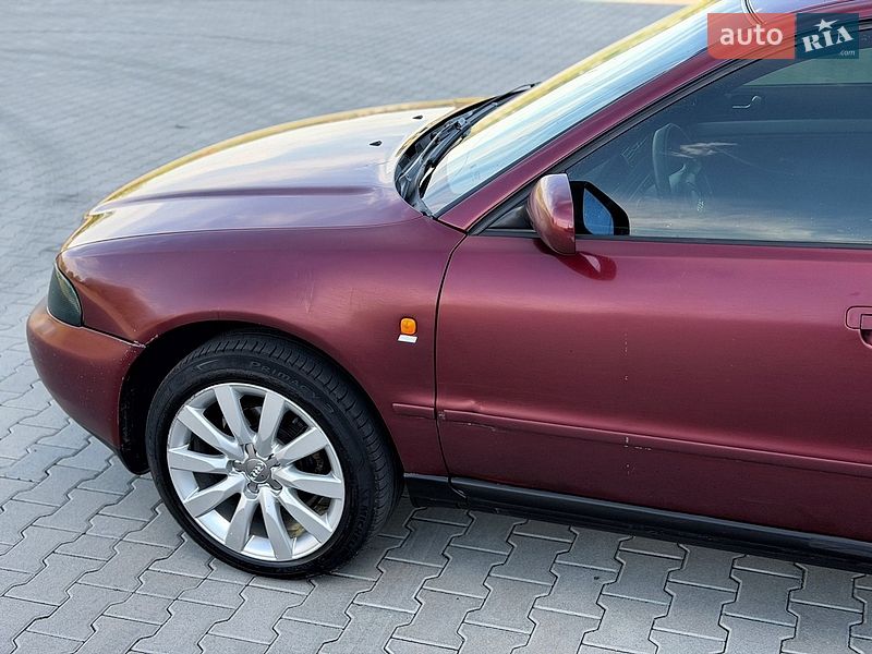 Седан Audi A4 1998 в Черновцах