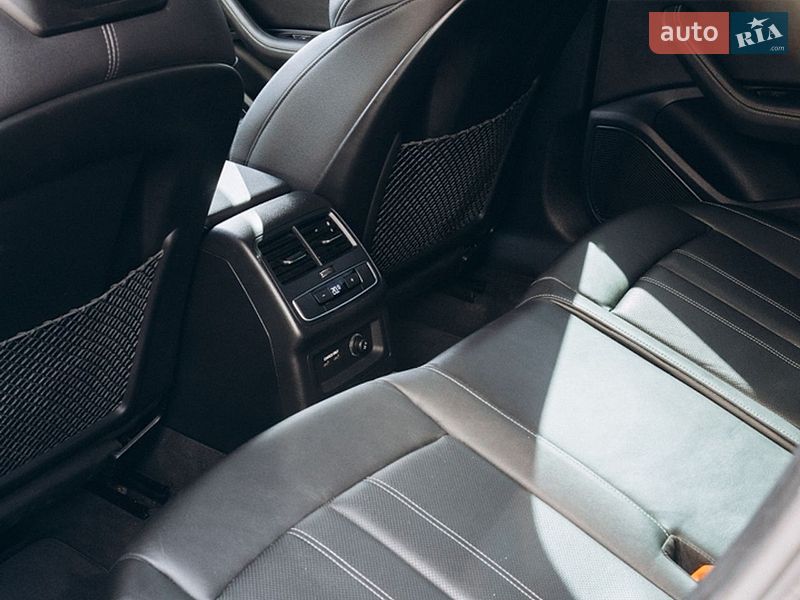 Седан Audi A4 2022 в Вінниці