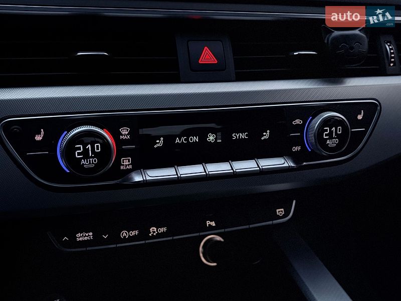 Седан Audi A4 2015 в Львове