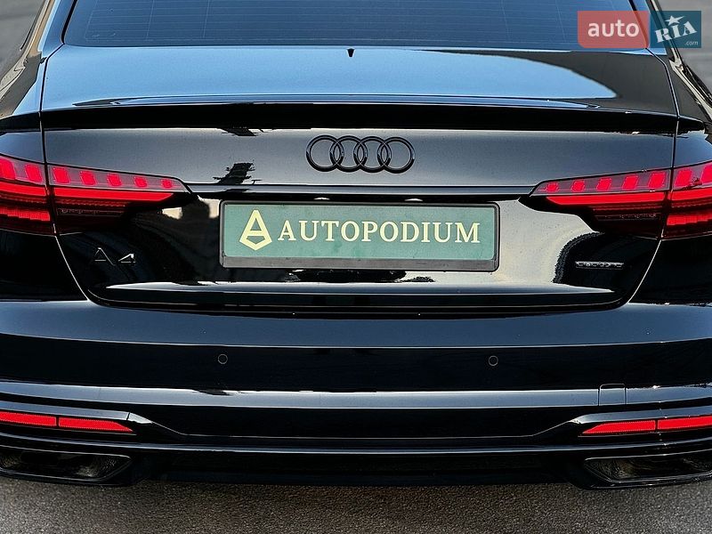 Седан Audi A4 2022 в Киеве