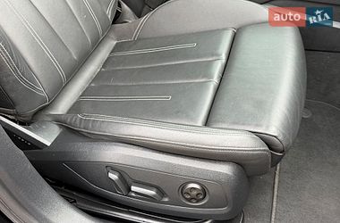 Седан Audi A4 2022 в Стрые