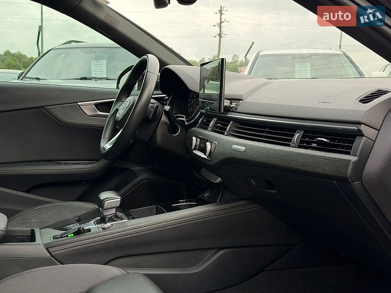 Седан Audi A4 2022 в Стрые