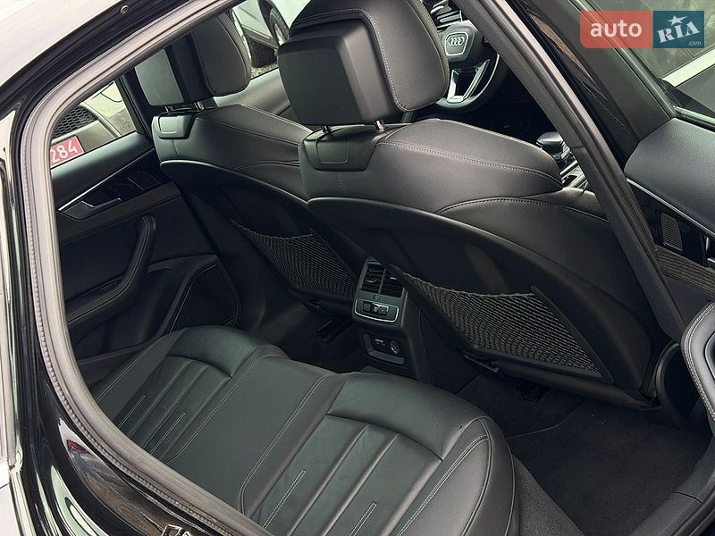 Седан Audi A4 2022 в Стрые