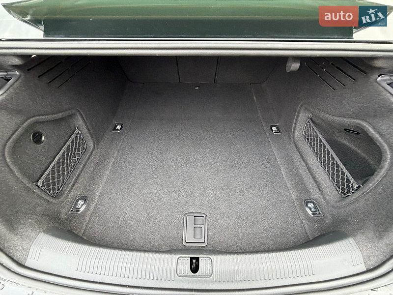 Седан Audi A4 2022 в Стрые