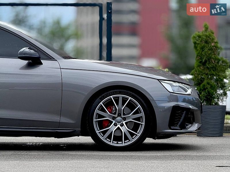 Универсал Audi A4 2019 в Киеве