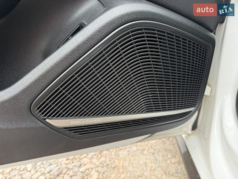 Седан Audi A4 2018 в Кам'янському