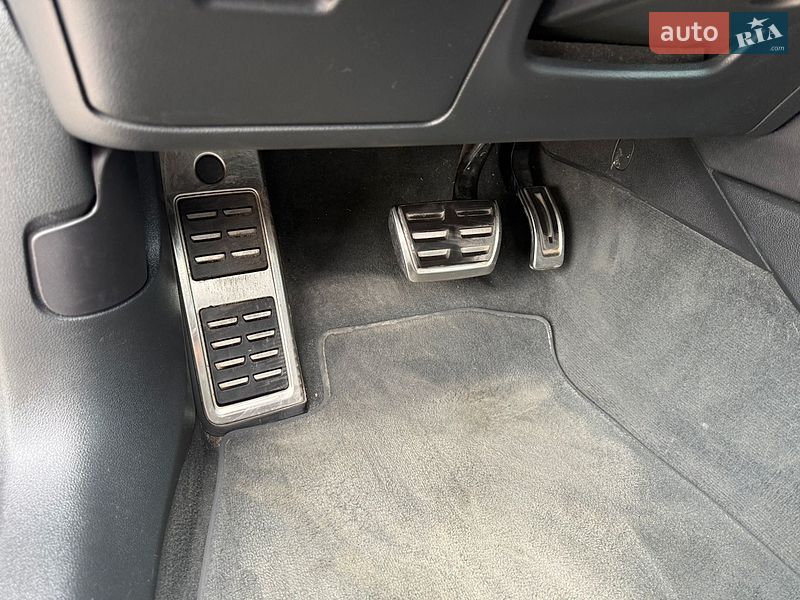 Седан Audi A4 2018 в Кам'янському