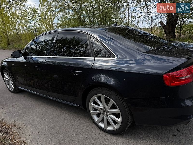 Седан Audi A4 2014 в Львові