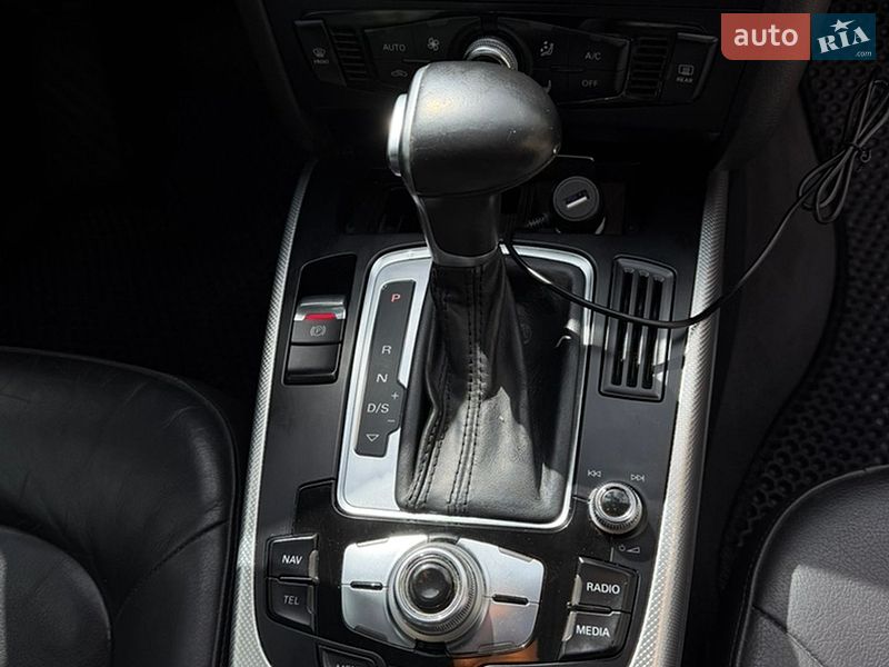 Седан Audi A4 2014 в Львові