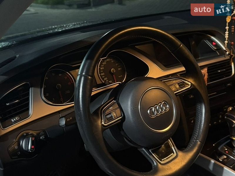 Седан Audi A4 2013 в Львові