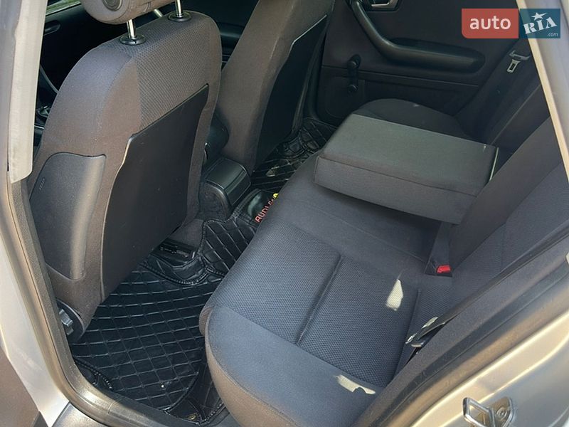 Седан Audi A4 2003 в Збаражі