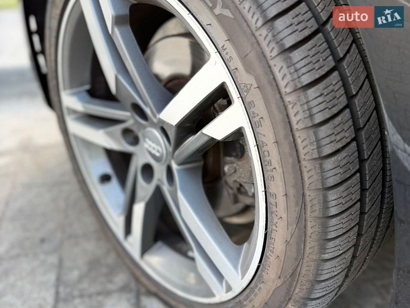 Седан Audi A4 2016 в Львові
