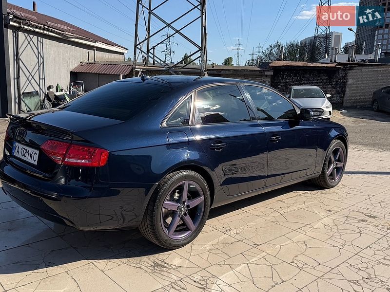 Седан Audi A4 2010 в Киеве