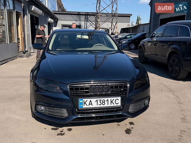 Седан Audi A4 2010 в Киеве