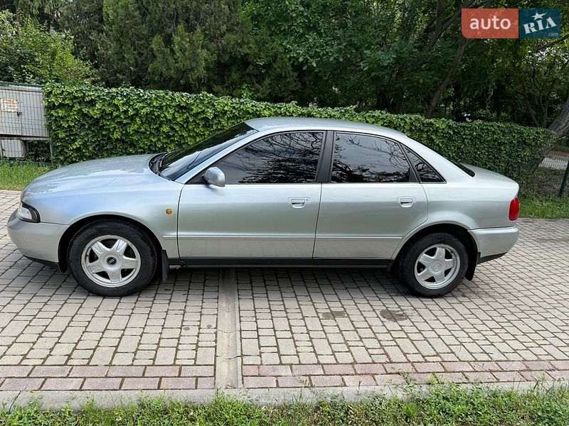 Седан Audi A4 1998 в Одессе