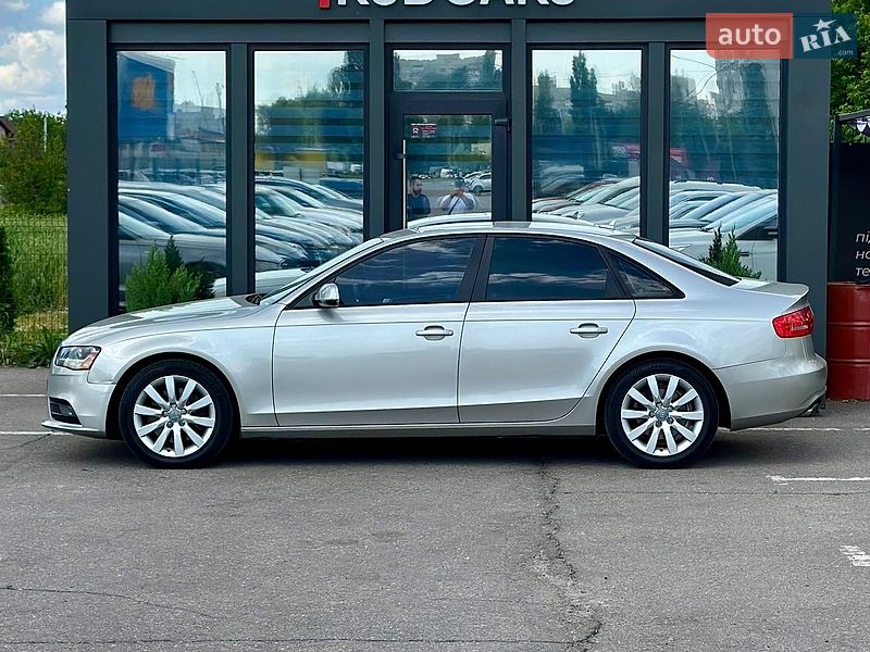 Седан Audi A4 2013 в Кременчуці