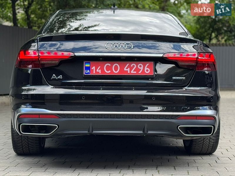 Седан Audi A4 2022 в Ивано-Франковске