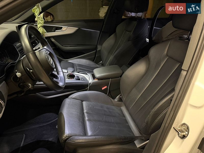 Седан Audi A4 2019 в Львові